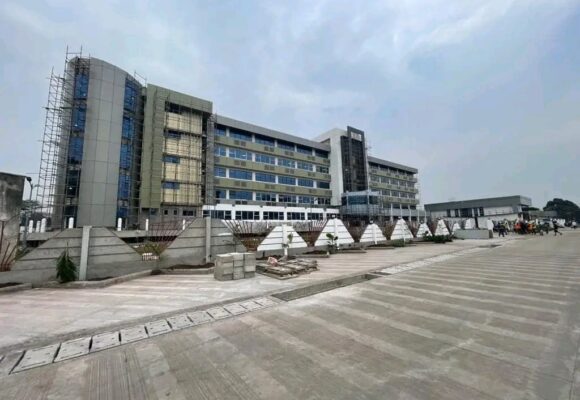 Kinshasa : Deux responsables des établissements médicaux suspend suite au non respect de la gratuité d’accouchement.